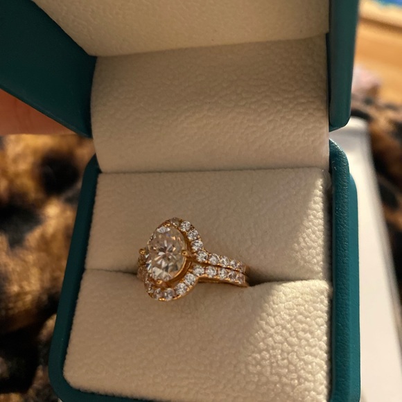 Beautiful rose gold ring and band - Picture 2 of 3